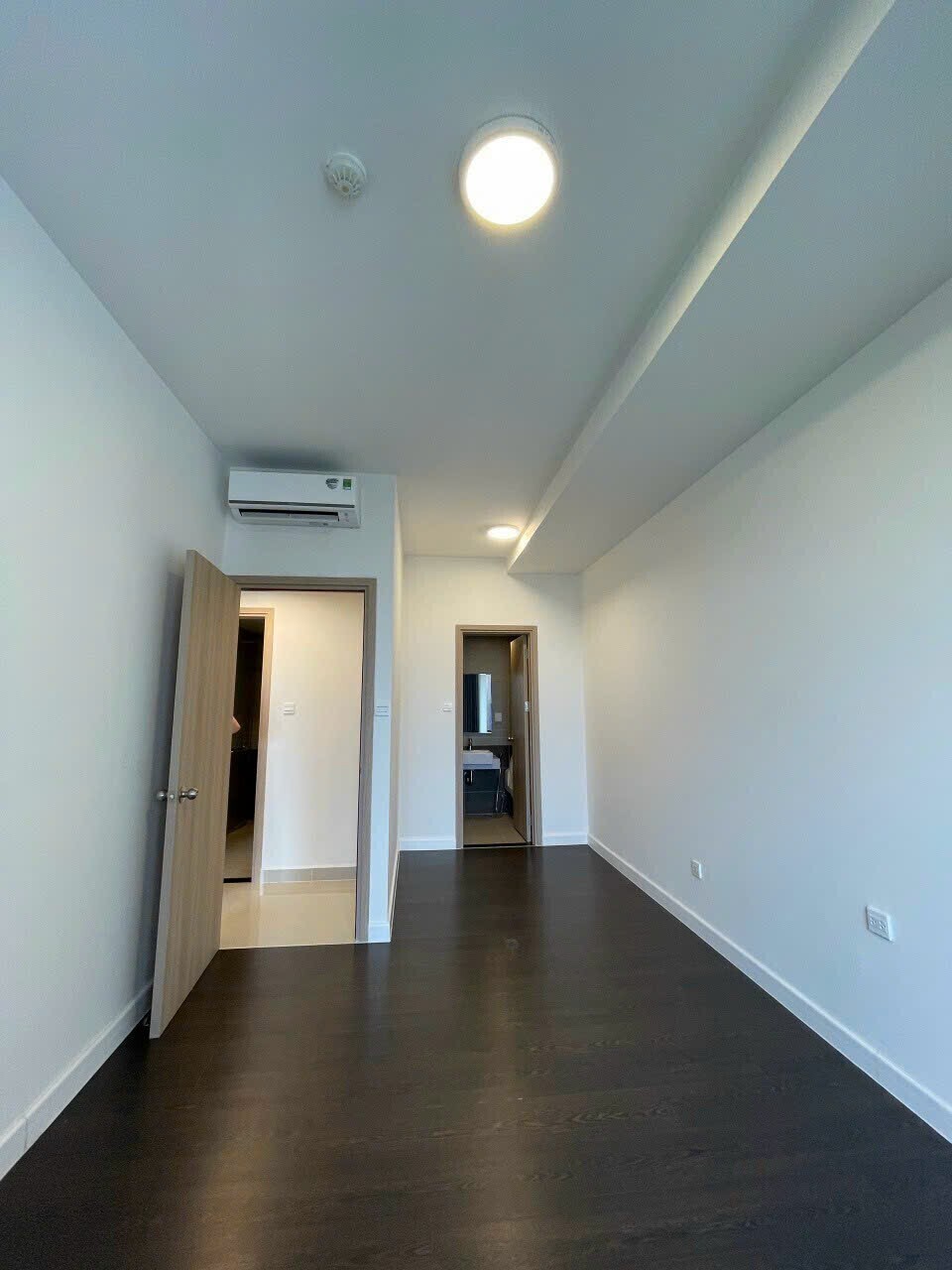 Căn hộ The Sun Avenue 2pn nội thất cơ bản nhà mới giá 15 triệu/tháng