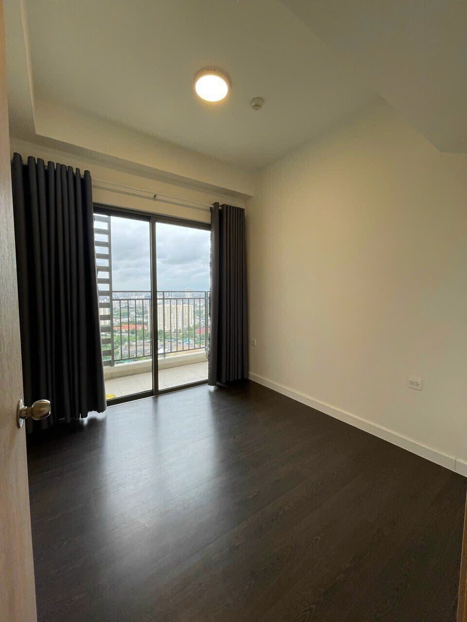 Căn hộ The Sun Avenue 2pn nội thất cơ bản nhà mới giá 15 triệu/tháng