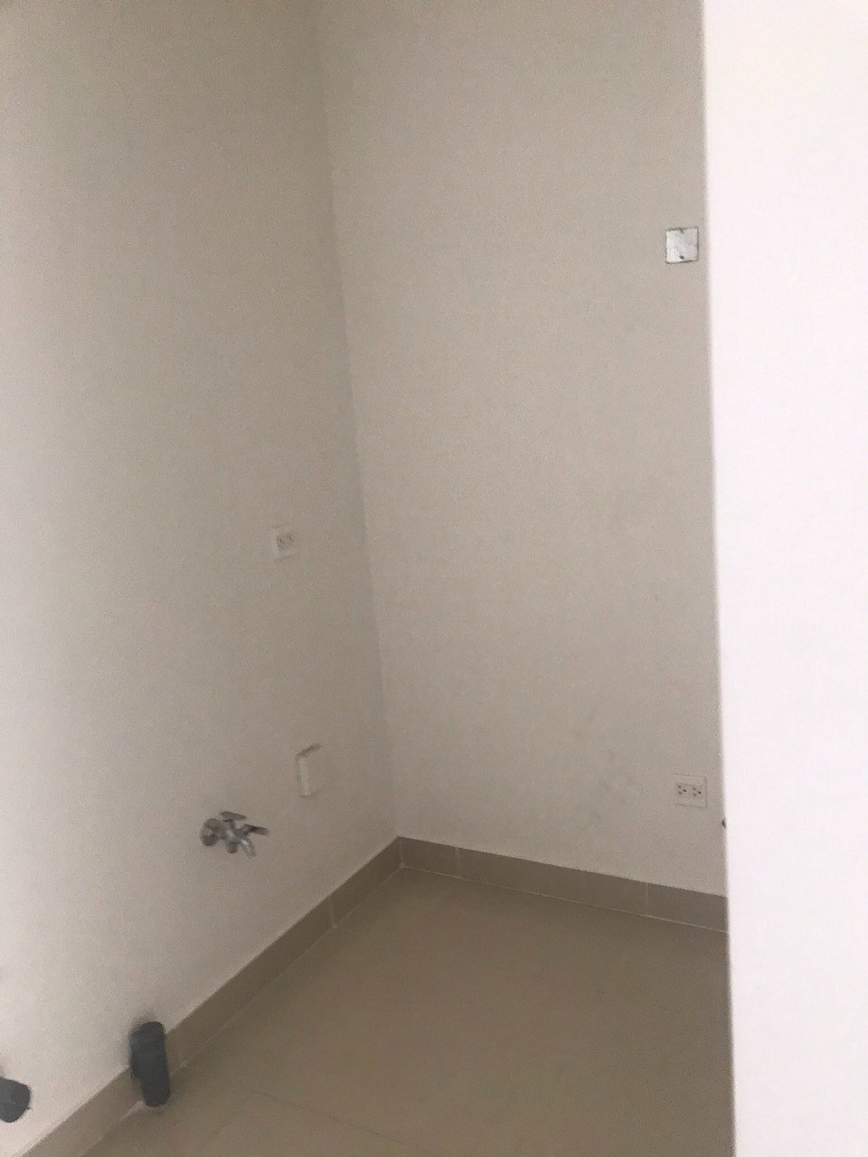 Cho thuê Officetel 37m2 có 1 phòng riêng giá 10 triệu/ tháng The Sun Avenue