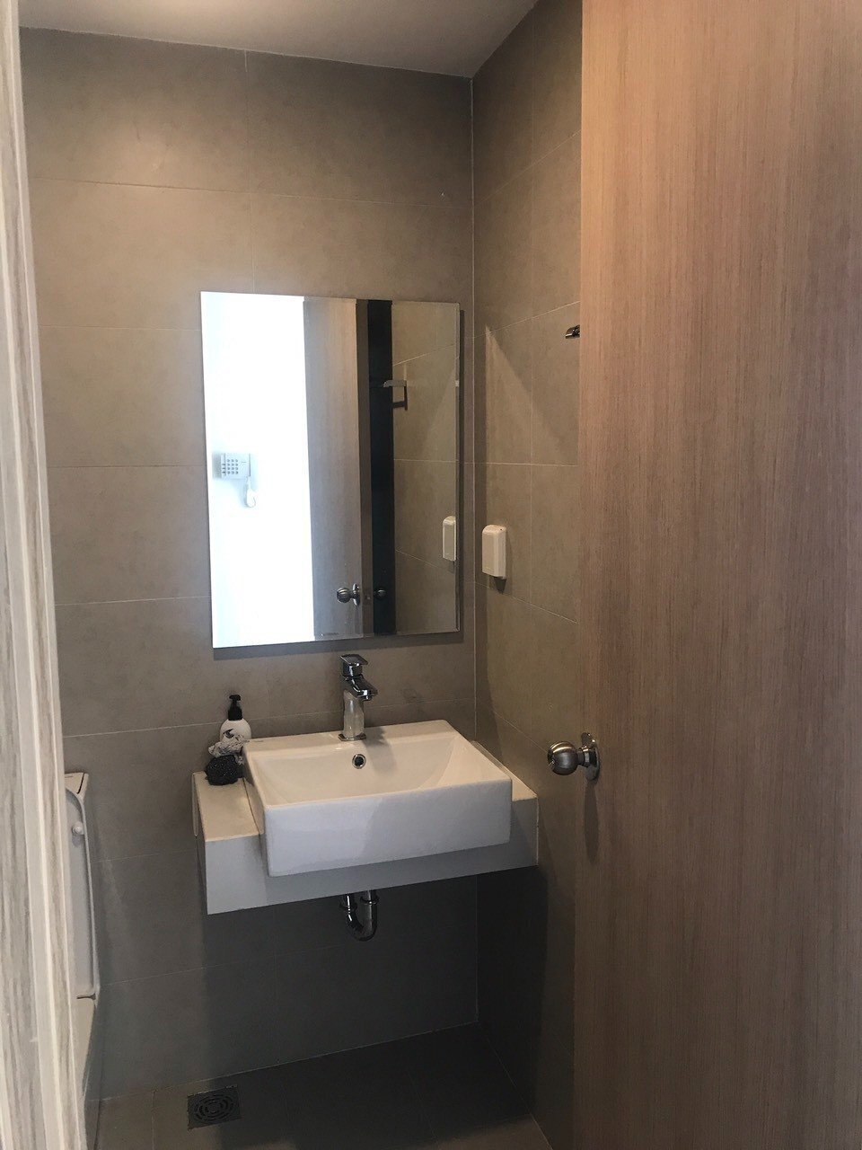 Cho thuê Officetel 37m2 có 1 phòng riêng giá 10 triệu/ tháng The Sun Avenue