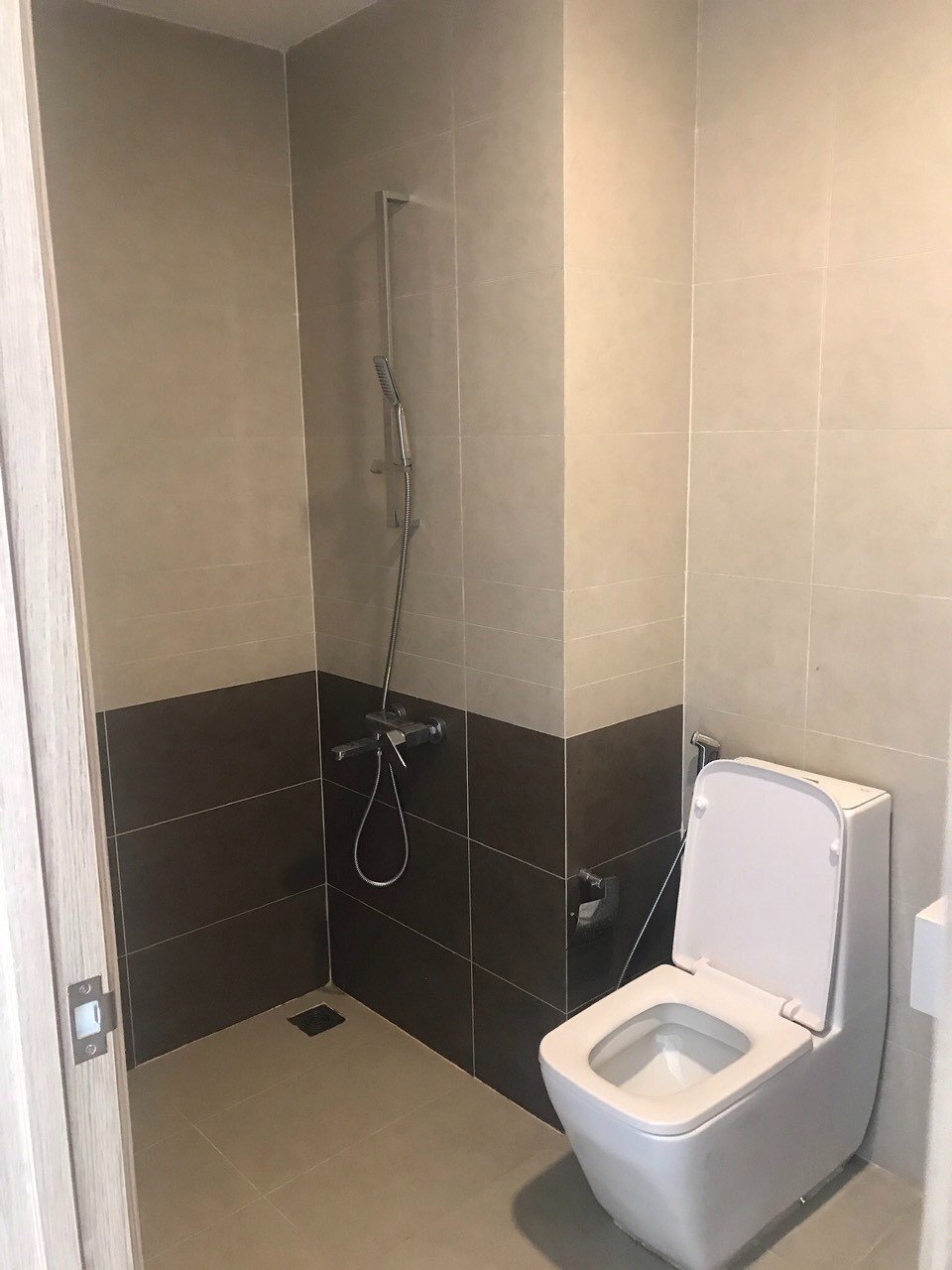 Cho thuê Officetel 37m2 có 1 phòng riêng giá 10 triệu/ tháng The Sun Avenue