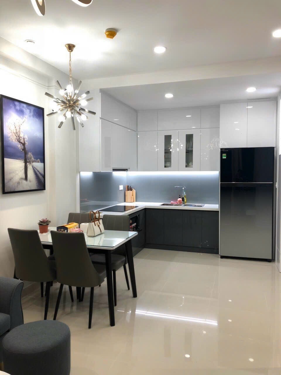 Căn hộ cho thuê 2pn giá 17 triệu đầy đủ nội thất đẹp 73m2 The Sun Avenue