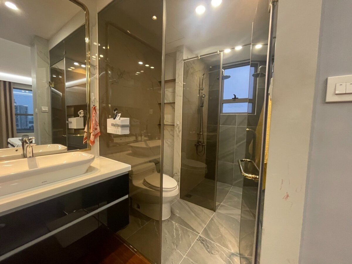 Bán 2 phòng ngủ full nội thất 7 tỷ tầng cao ban công rộng 105m2