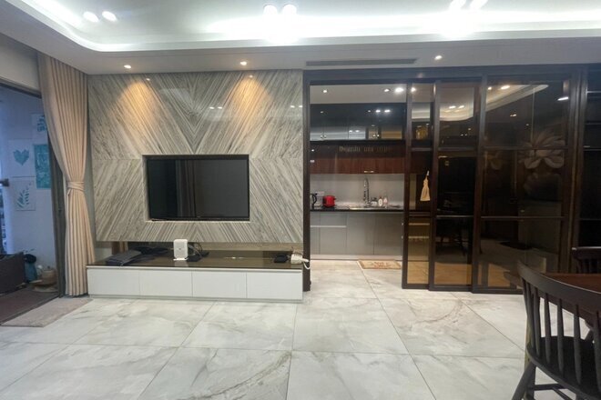 Bán 2 phòng ngủ full nội thất 7 tỷ tầng cao ban công rộng 105m2