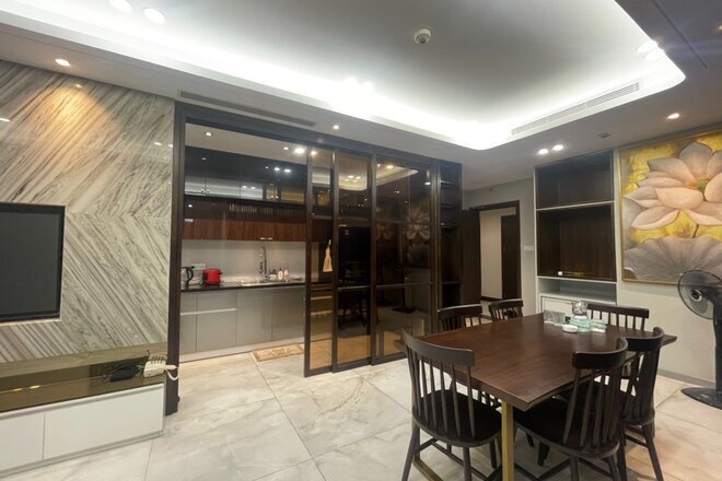 Bán 2 phòng ngủ full nội thất 7 tỷ tầng cao ban công rộng 105m2