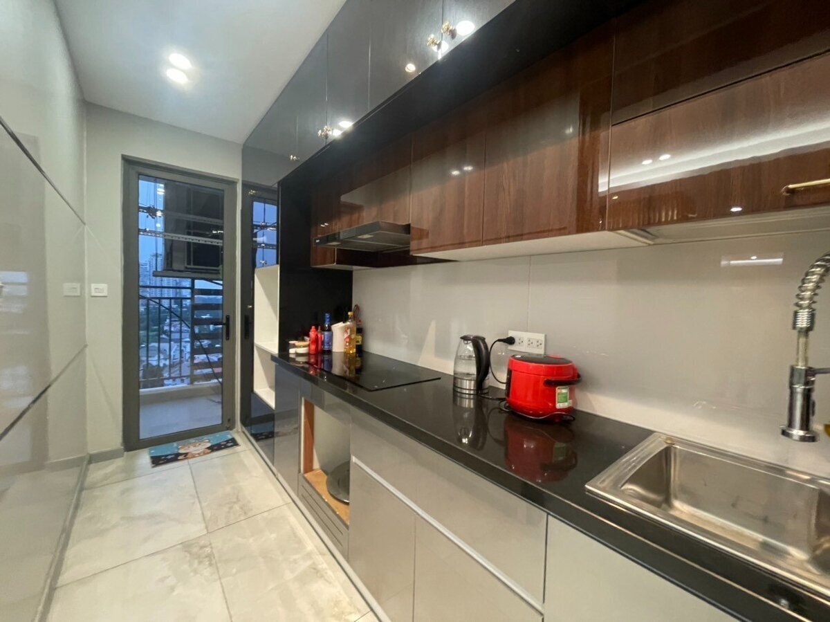 Bán 2 phòng ngủ full nội thất 7 tỷ tầng cao ban công rộng 105m2