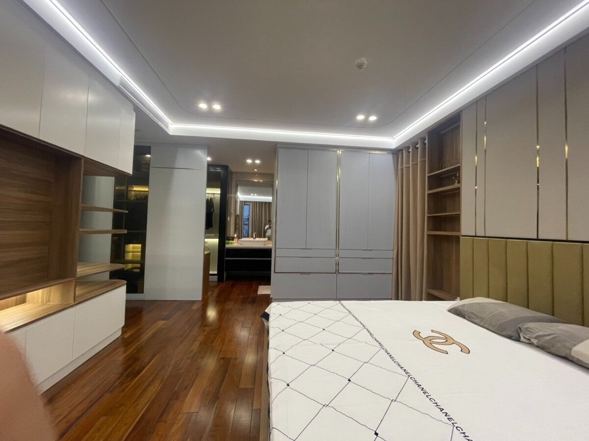 Bán 2 phòng ngủ full nội thất 7 tỷ tầng cao ban công rộng 105m2