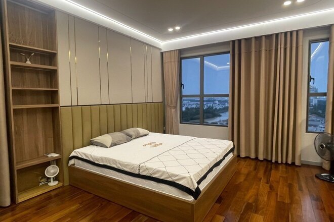 Bán 2 phòng ngủ full nội thất 7 tỷ tầng cao ban công rộng 105m2