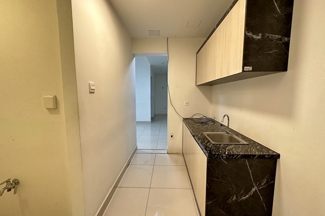 Cho thuê văn phòng rộng 102m2 giá 24 triệu có 2 phòng họp The Sun Avenue