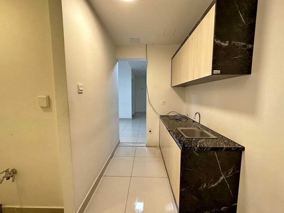 Cho thuê văn phòng rộng 102m2 giá 24 triệu có 2 phòng họp The Sun Avenue