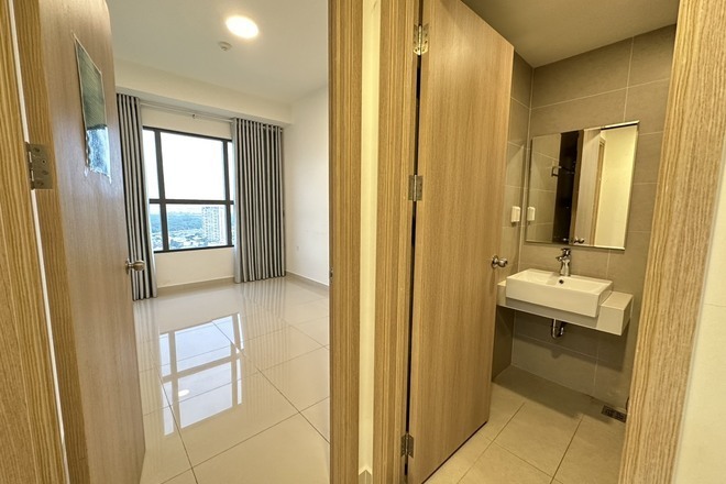 Cho thuê văn phòng rộng 102m2 giá 24 triệu có 2 phòng họp The Sun Avenue