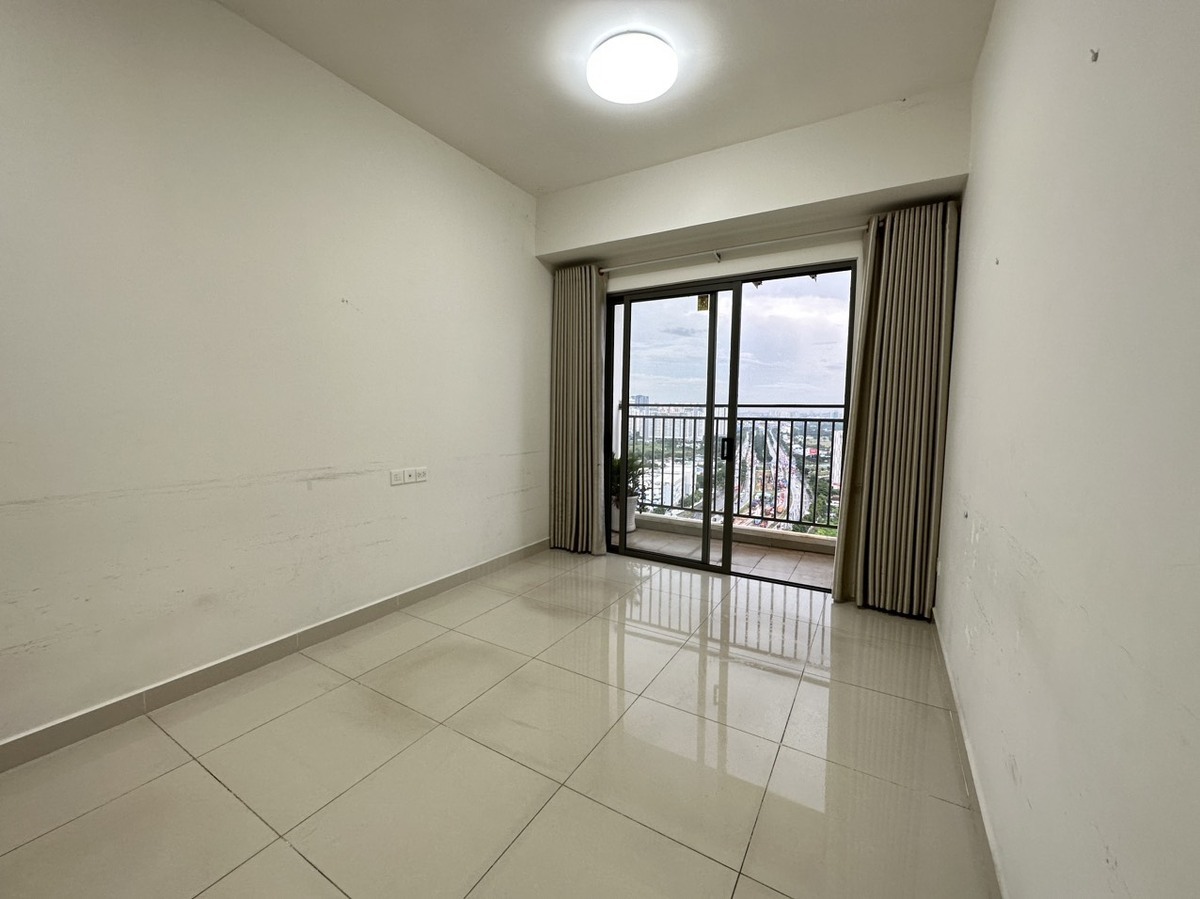 Cho thuê văn phòng rộng 102m2 giá 24 triệu có 2 phòng họp The Sun Avenue