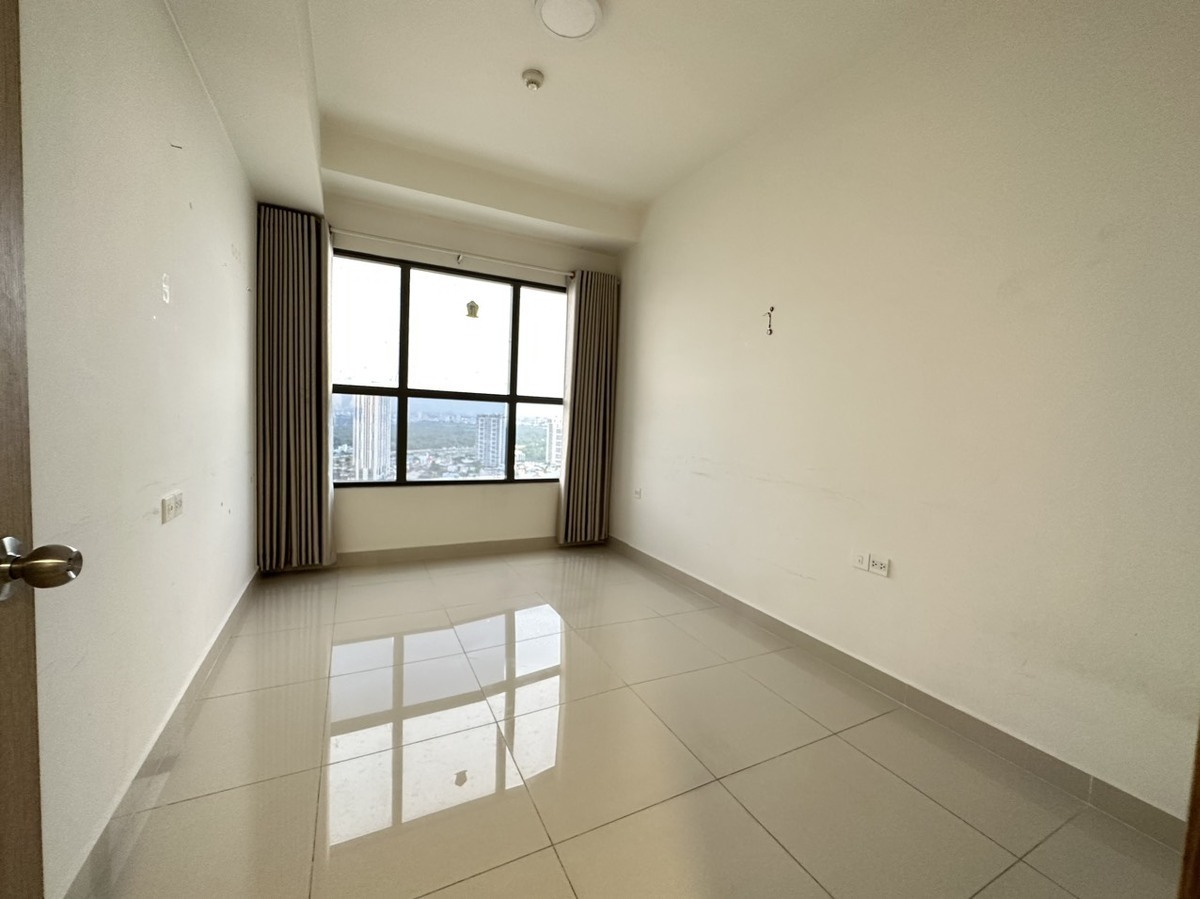 Cho thuê văn phòng rộng 102m2 giá 24 triệu có 2 phòng họp The Sun Avenue