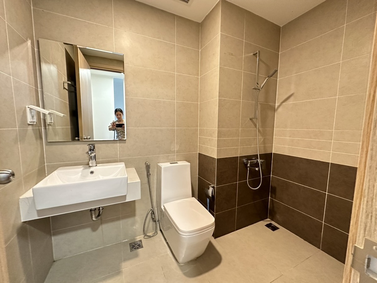 Cho thuê văn phòng rộng 102m2 giá 24 triệu có 2 phòng họp The Sun Avenue