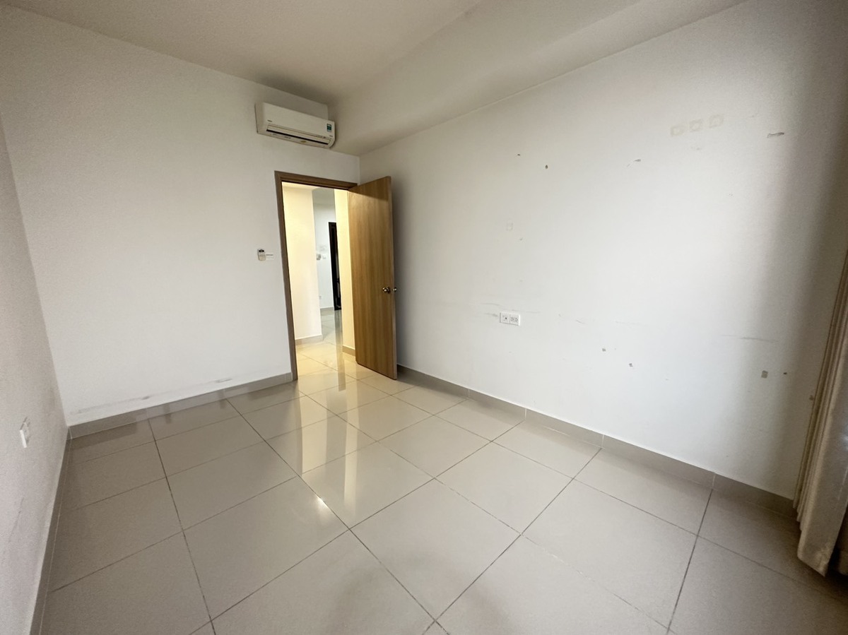 Cho thuê văn phòng rộng 102m2 giá 24 triệu có 2 phòng họp The Sun Avenue