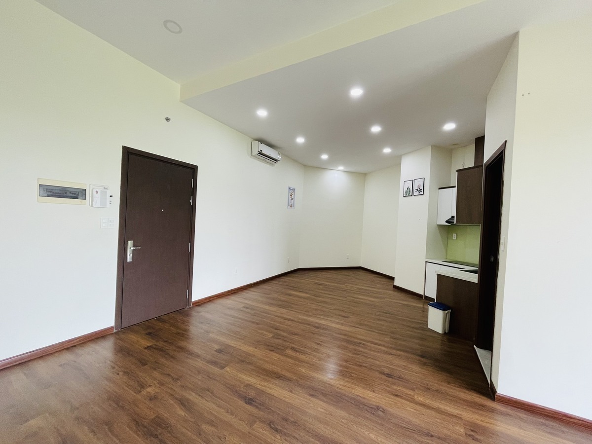 Chuyển nhượng văn phòng 48m2 nội thất cơ bản 2,65 tỷ vị trí trung tâm