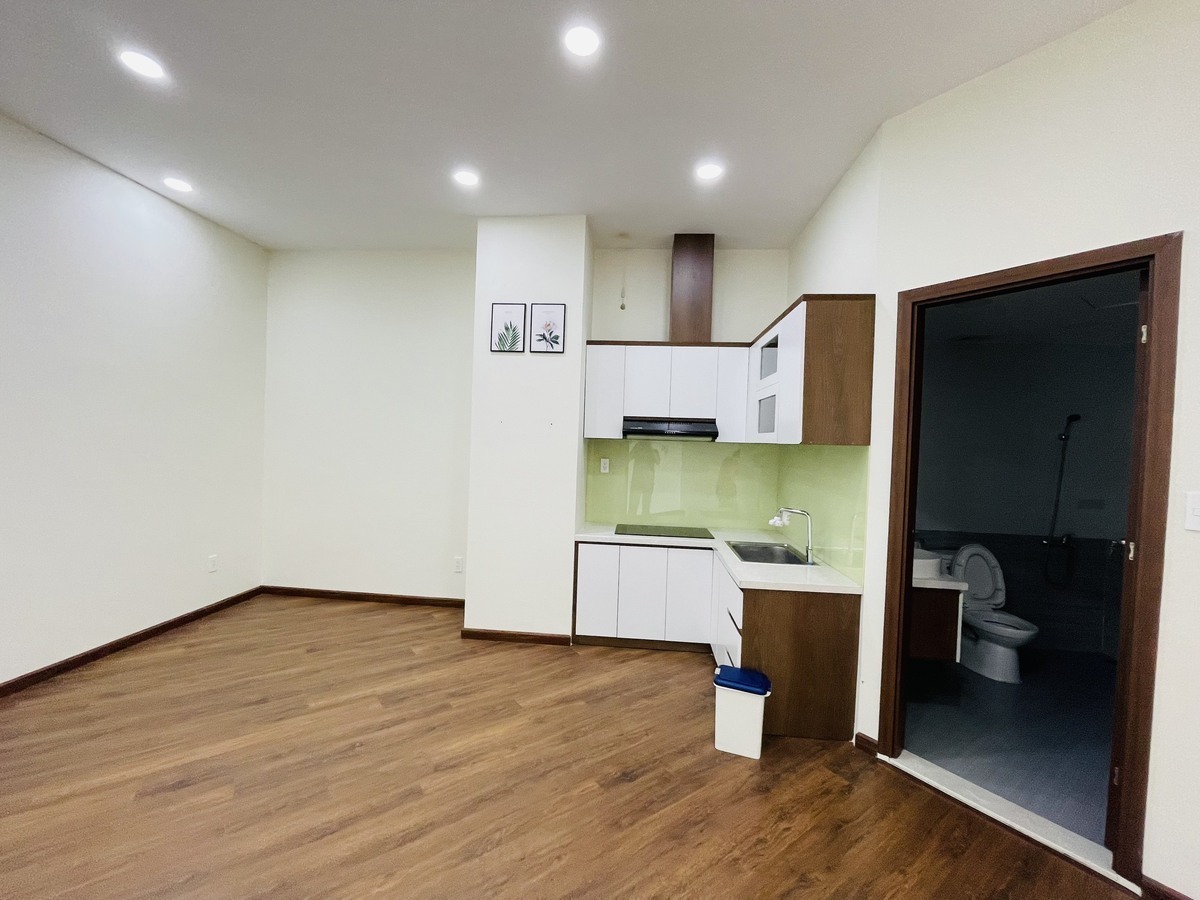 Chuyển nhượng văn phòng 48m2 nội thất cơ bản 2,65 tỷ vị trí trung tâm