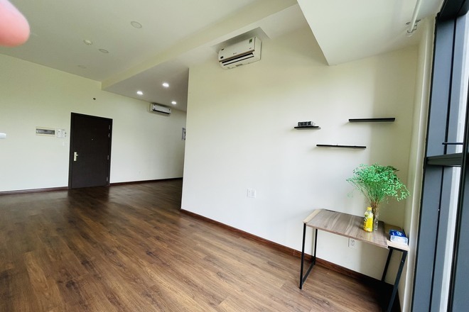 Chuyển nhượng văn phòng 48m2 nội thất cơ bản 2,65 tỷ vị trí trung tâm