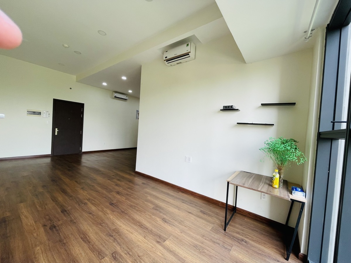 Chuyển nhượng văn phòng 48m2 nội thất cơ bản 2,65 tỷ vị trí trung tâm