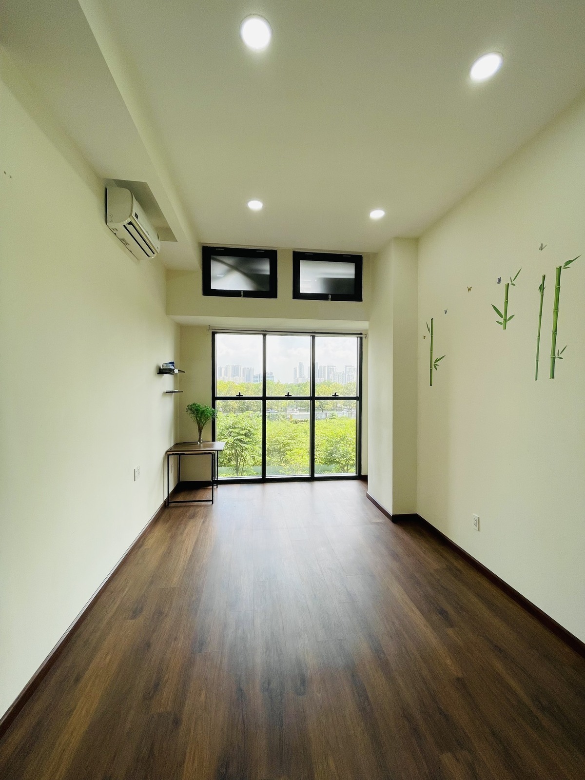 Chuyển nhượng văn phòng 48m2 nội thất cơ bản 2,65 tỷ vị trí trung tâm