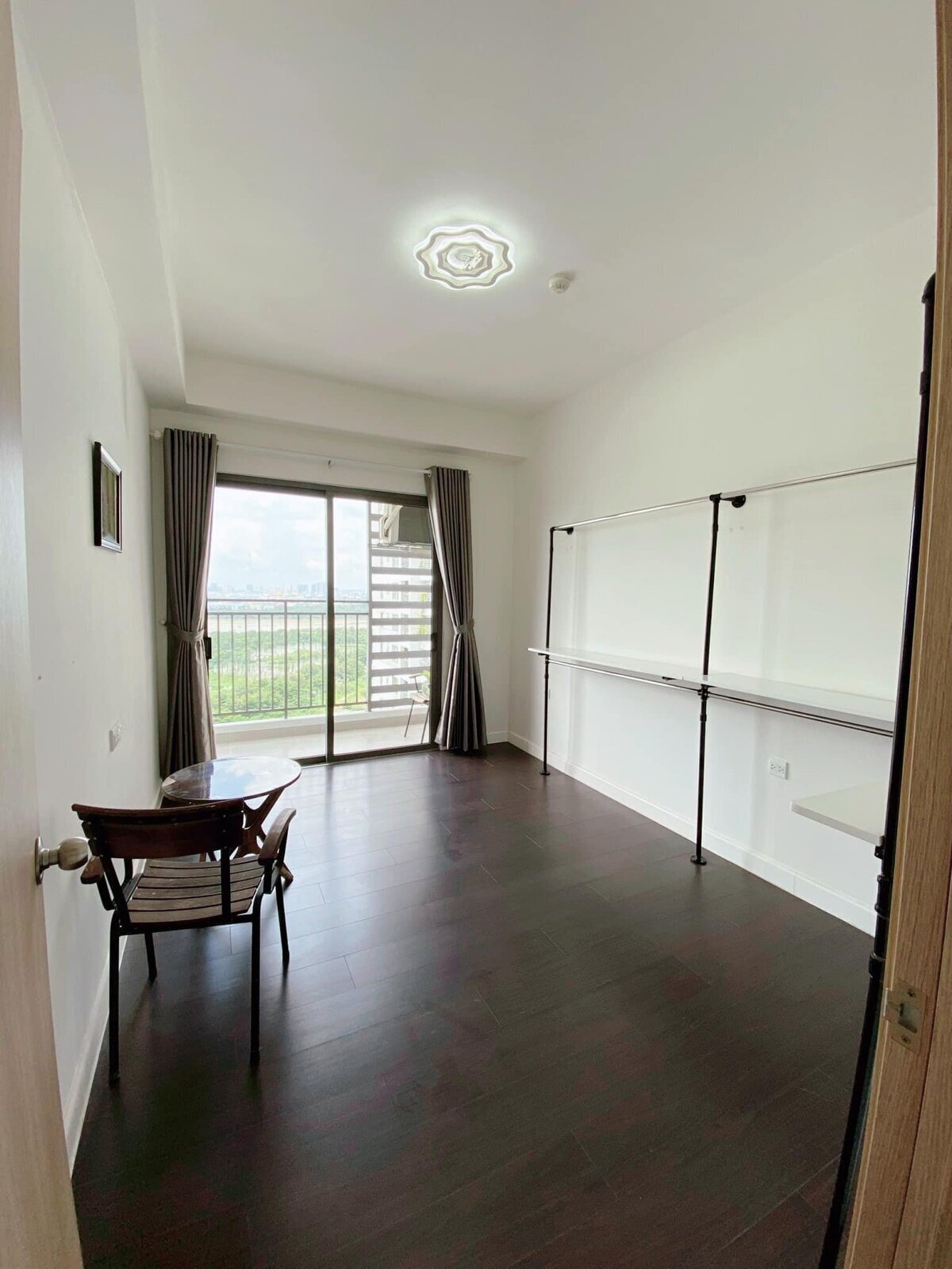 Cho thuê 3PN The Sun Avenue giá 17 triệu 96m2 có sẵn ít nội thất