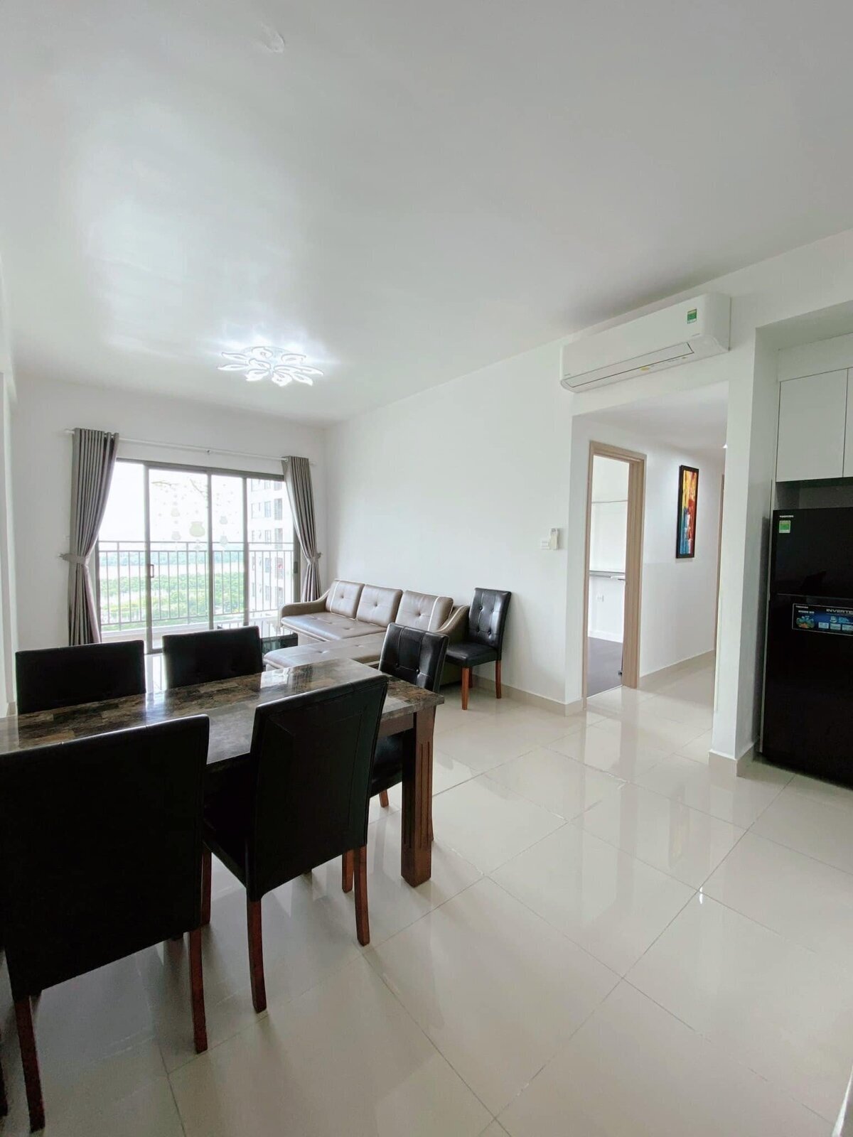 Cho thuê 3PN The Sun Avenue giá 17 triệu 96m2 có sẵn ít nội thất