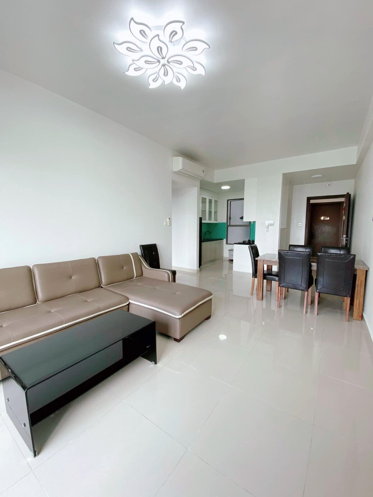 Cho thuê 3PN The Sun Avenue giá 17 triệu 96m2 có sẵn ít nội thất