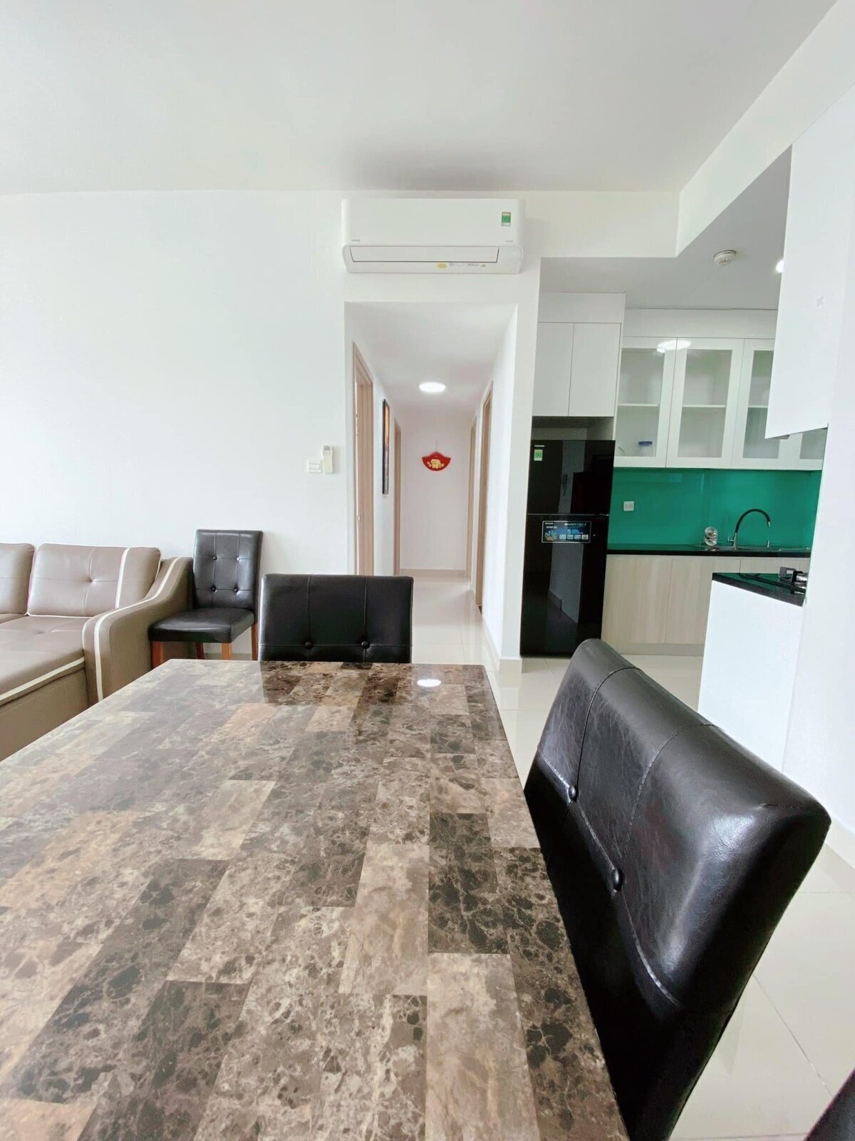 Cho thuê 3PN The Sun Avenue giá 17 triệu 96m2 có sẵn ít nội thất