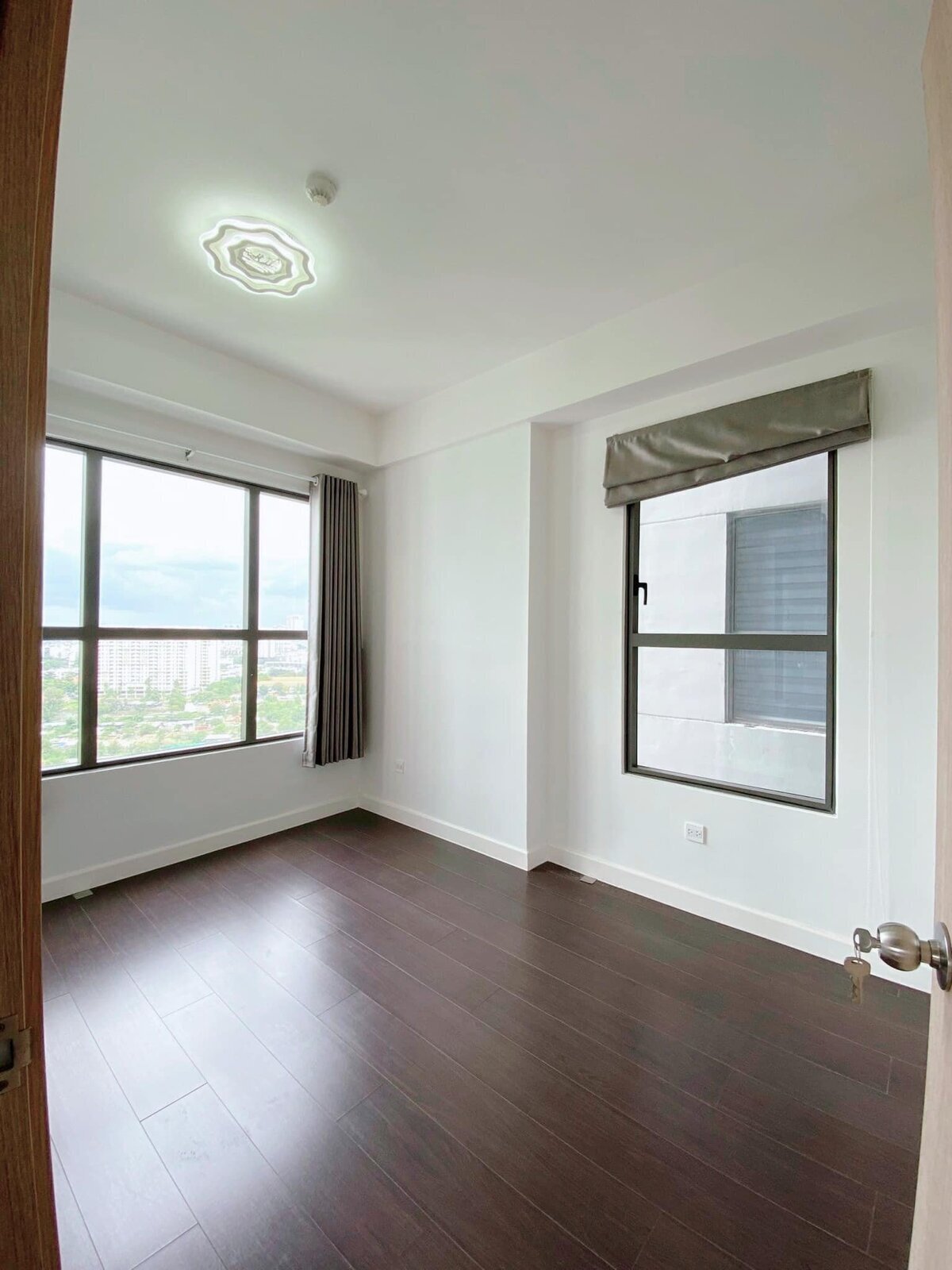 Cho thuê 3PN The Sun Avenue giá 17 triệu 96m2 có sẵn ít nội thất