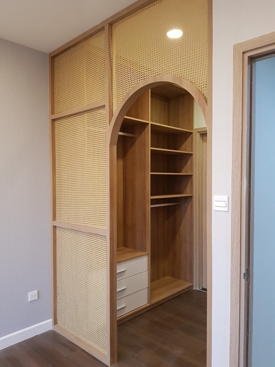 Mua bán căn hộ The Sun Avenue 2pn 72m2 giá 5,2 tỷ full nội thất