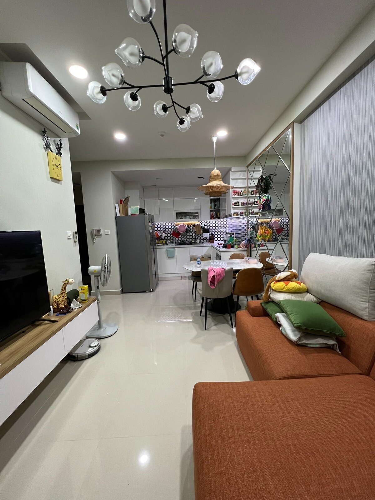 Mua bán căn hộ The Sun Avenue 2pn 72m2 giá 5,2 tỷ full nội thất