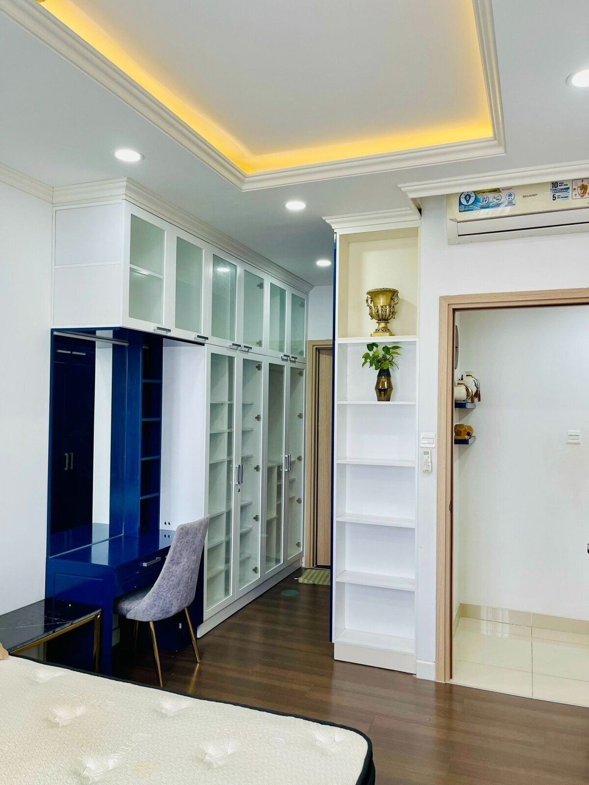 Chuyển nhượng căn 2pn - 72m2 giá 5,7 tỷ The Sun Avenue nội thất nhà đẹp