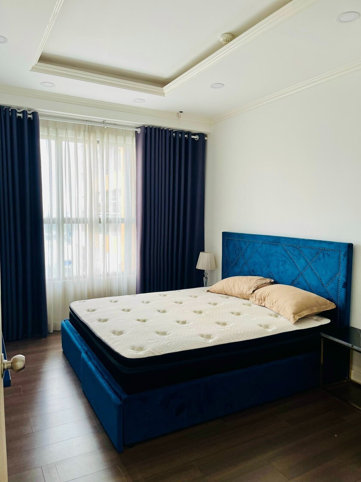 Chuyển nhượng căn 2pn - 72m2 giá 5,7 tỷ The Sun Avenue nội thất nhà đẹp