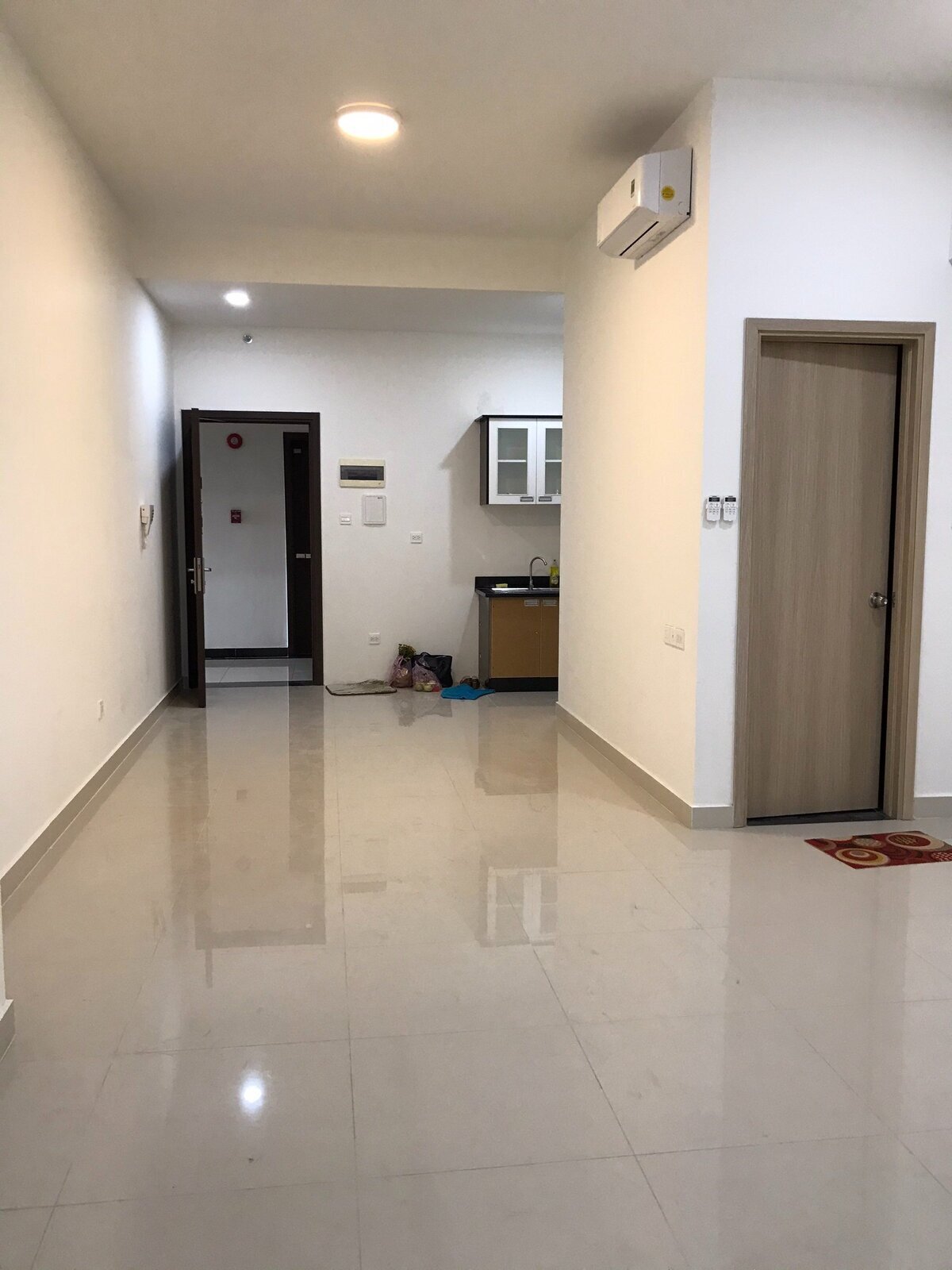 Bán officetel The Sun Avenue 2,4 tỷ diện tích 42m2 căn góc làm văn phòng