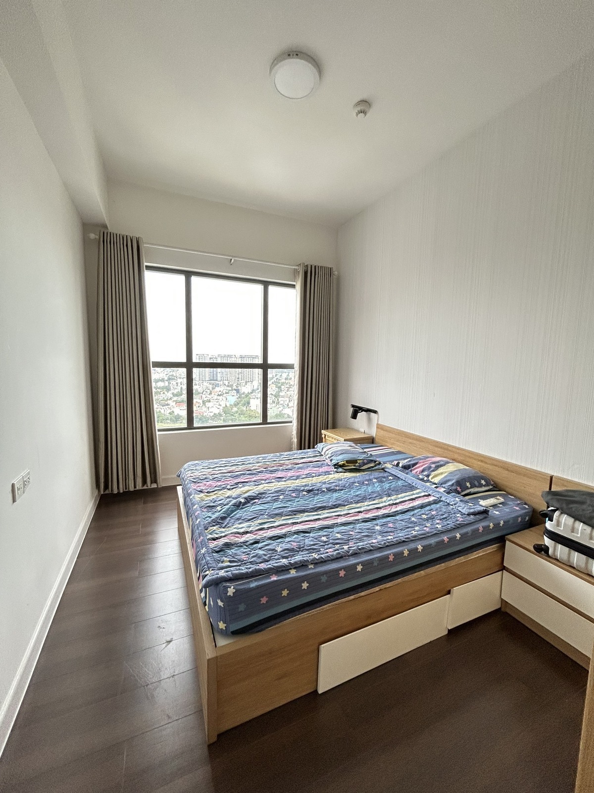 Căn hộ 2pn 1wc The Sun Avenue full nội thất giá 15 triệu tháp trung tâm