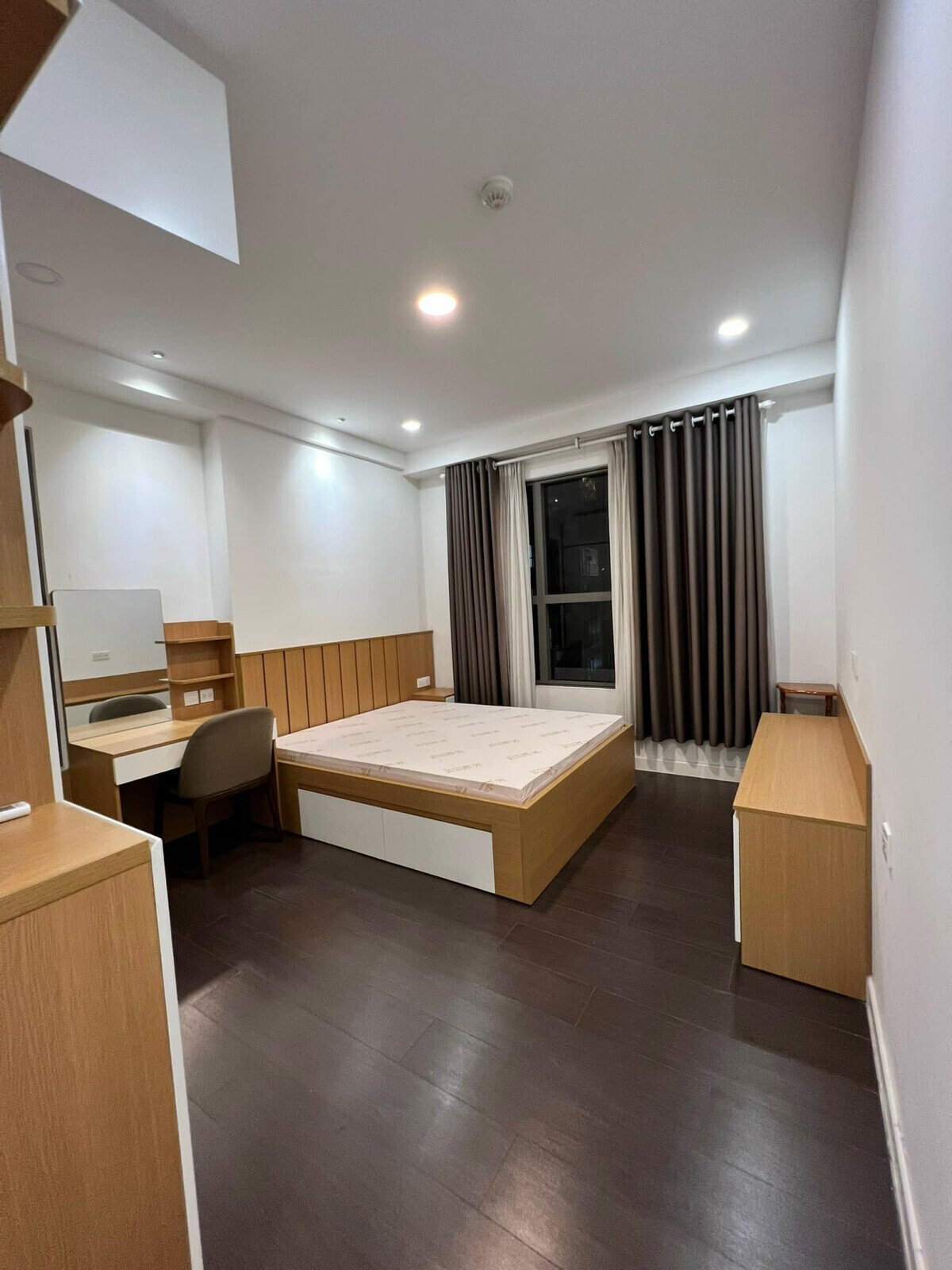 Cho thuê 3pn The Sun Avenue giá 20 triệu có nội thất 96m2