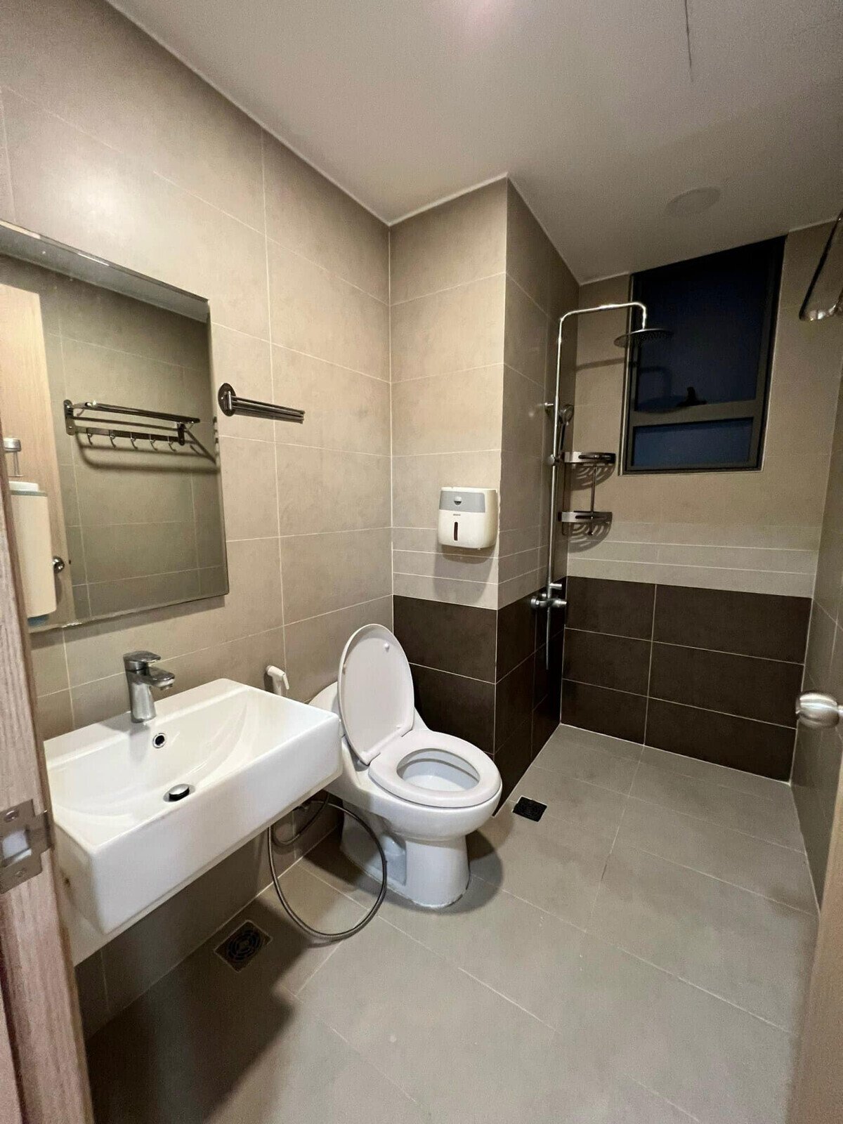 Cho thuê 3pn The Sun Avenue giá 20 triệu có nội thất 96m2