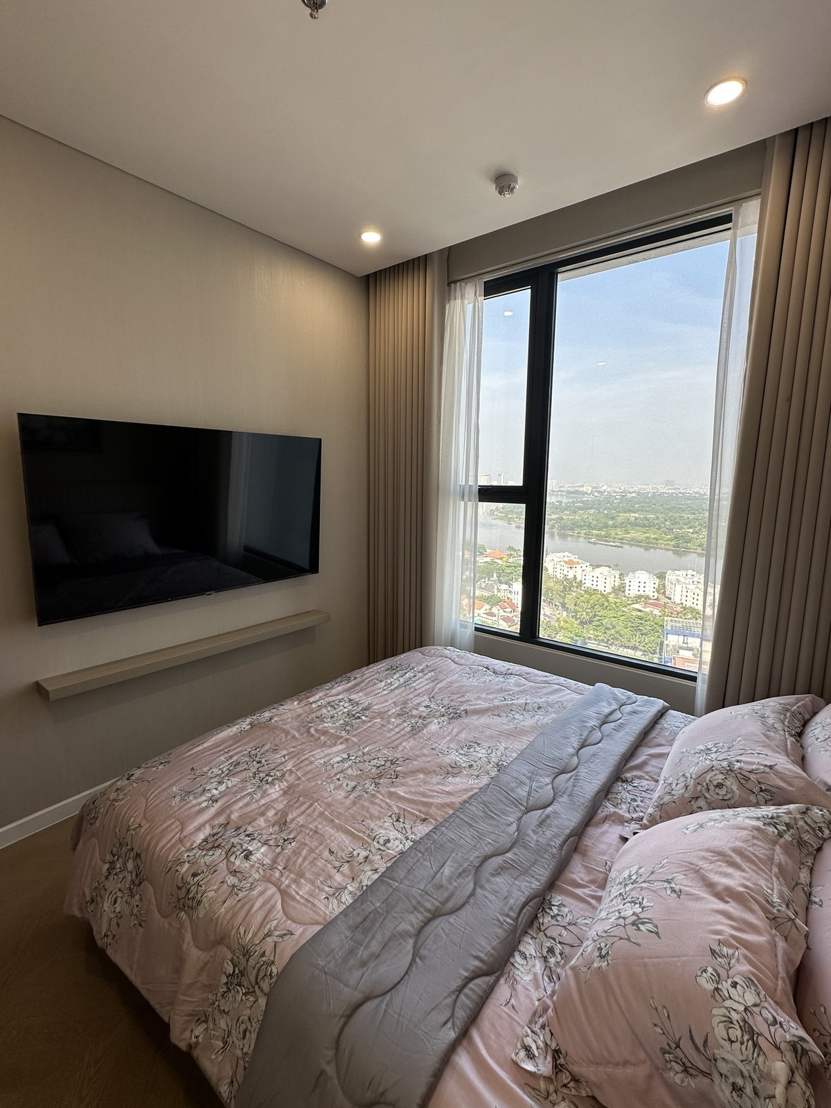2 phòng ngủ full nội thất cao cấp giá 32 triệu 72m2 Lumiere Riverside