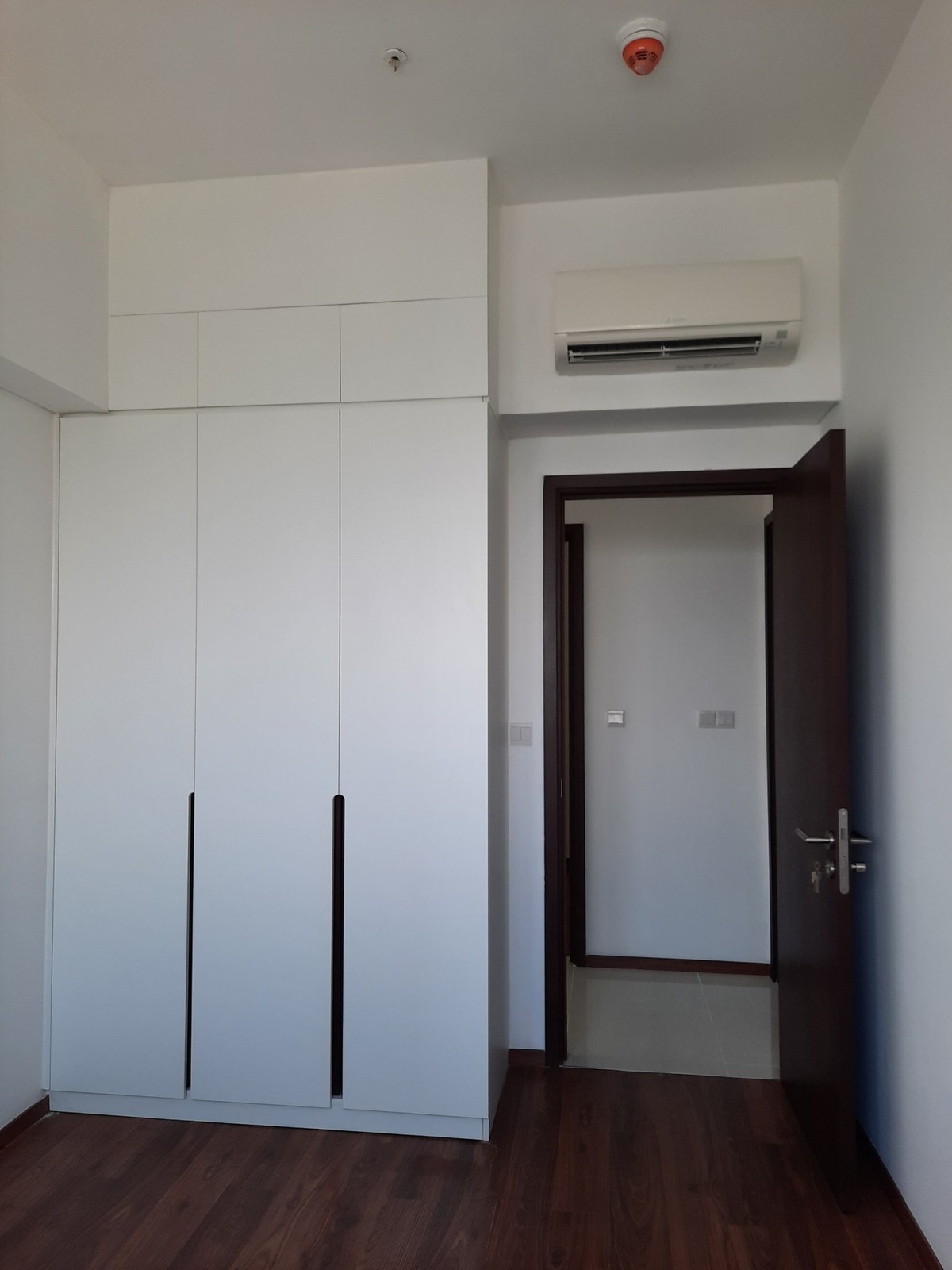 Bán căn hộ 2PN nội thất cơ bản giá thiện chí 5,7 tỷ có sẵn hợp đồng thuê