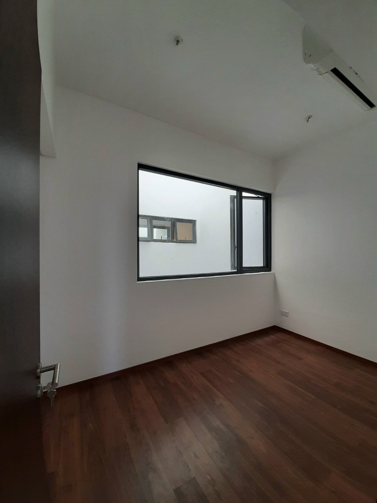 Bán căn hộ 2PN nội thất cơ bản giá thiện chí 5,7 tỷ có sẵn hợp đồng thuê