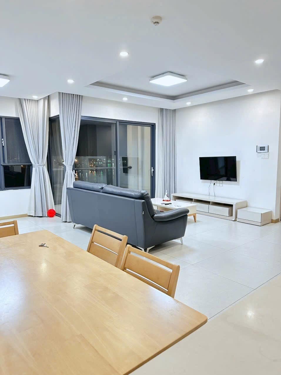 Cho thuê căn hộ 3PN Full nội thất tầng cao view Sông New City Thủ Thiêm