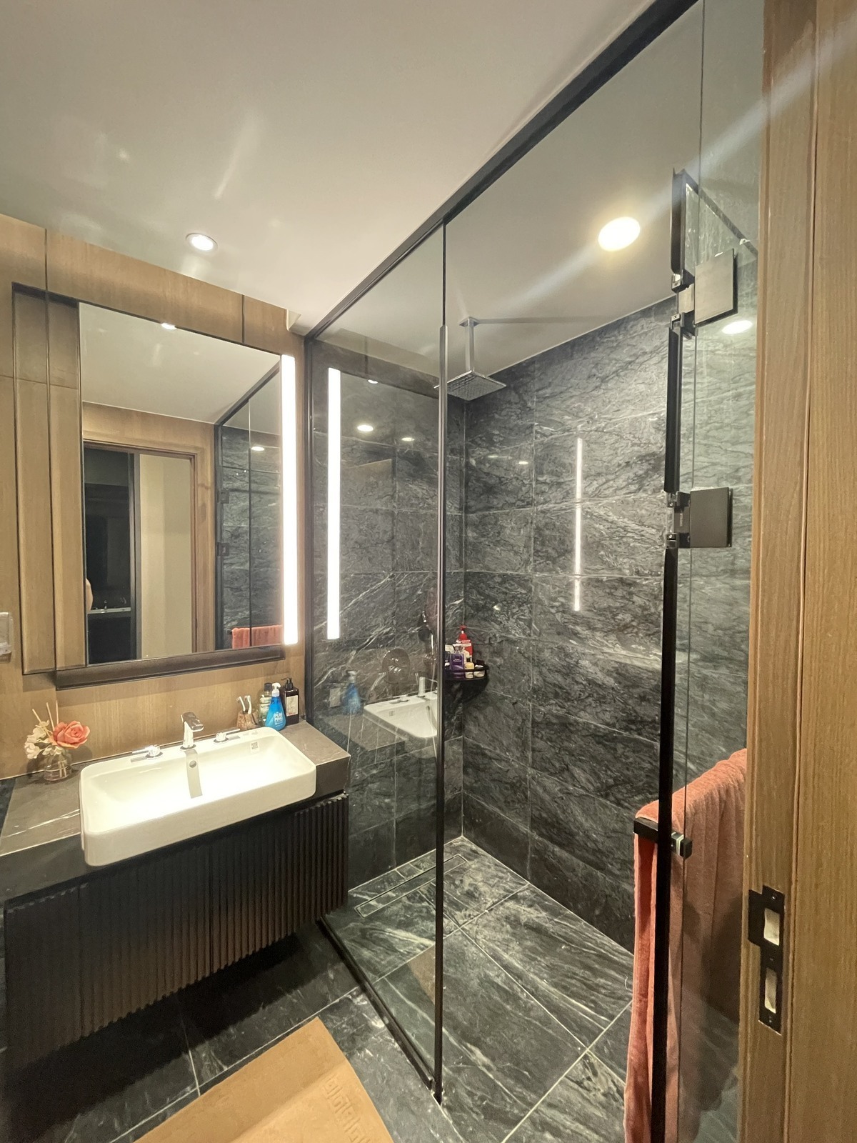 2 phòng ngủ full nội thất cao cấp giá 32 triệu 72m2 Lumiere Riverside