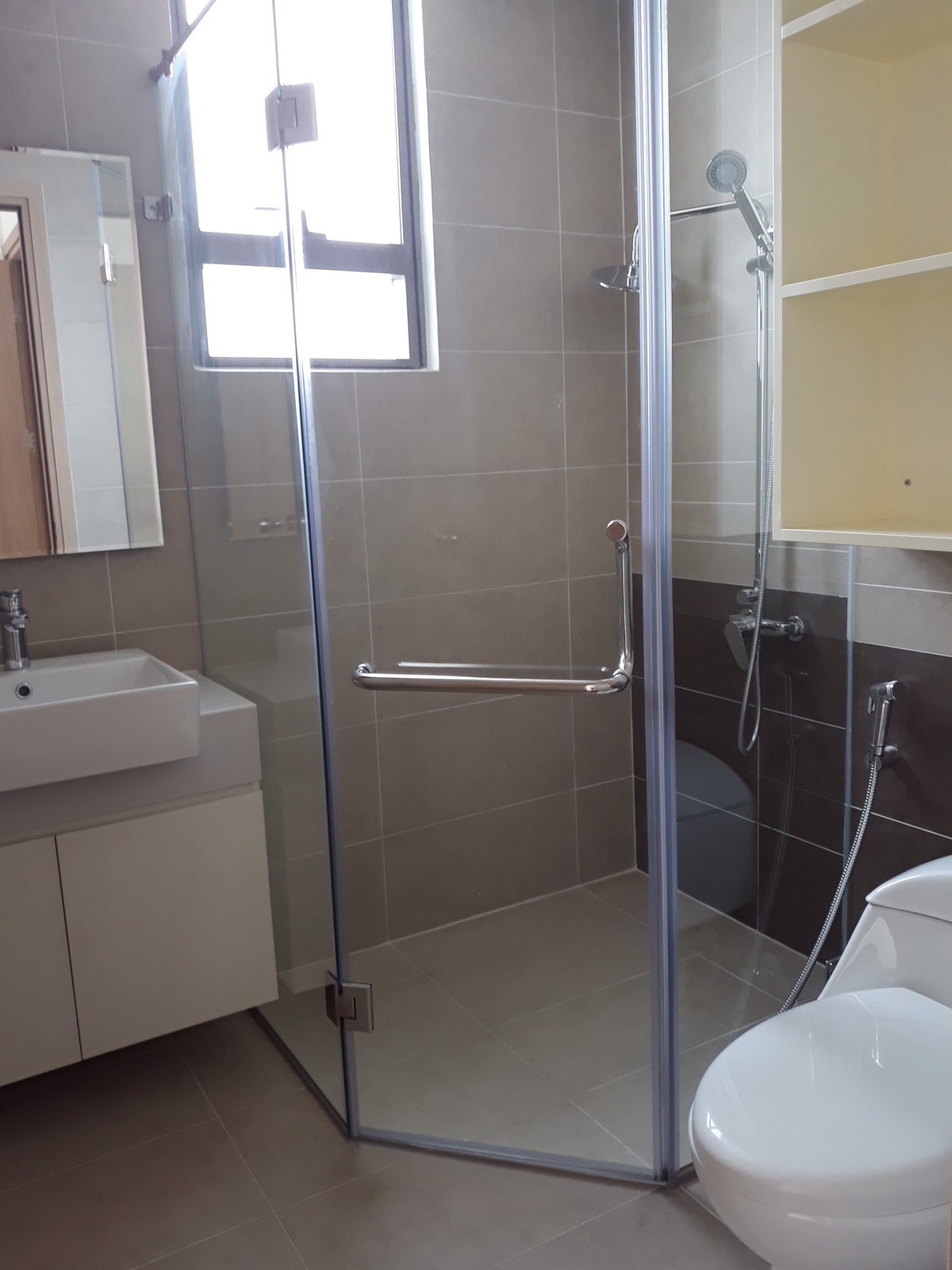 Bán căn hộ 3PN 80m2 giá 5,7 tỷ tặng kèm nội thất The Sun Avenue