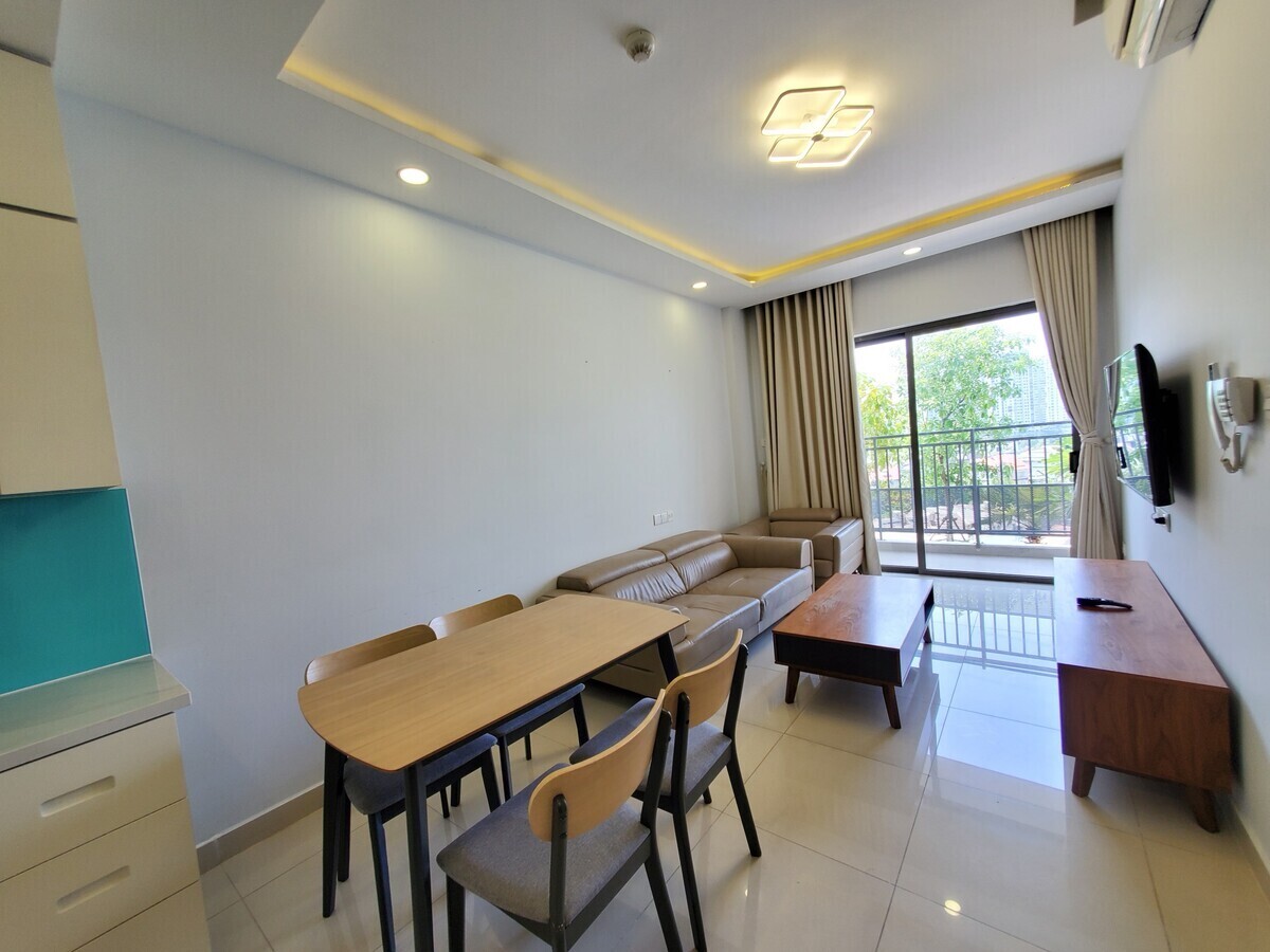 Cho thuê 2PN giá thuê hợp lý ban công rộng thoáng làm khu vườn xanh