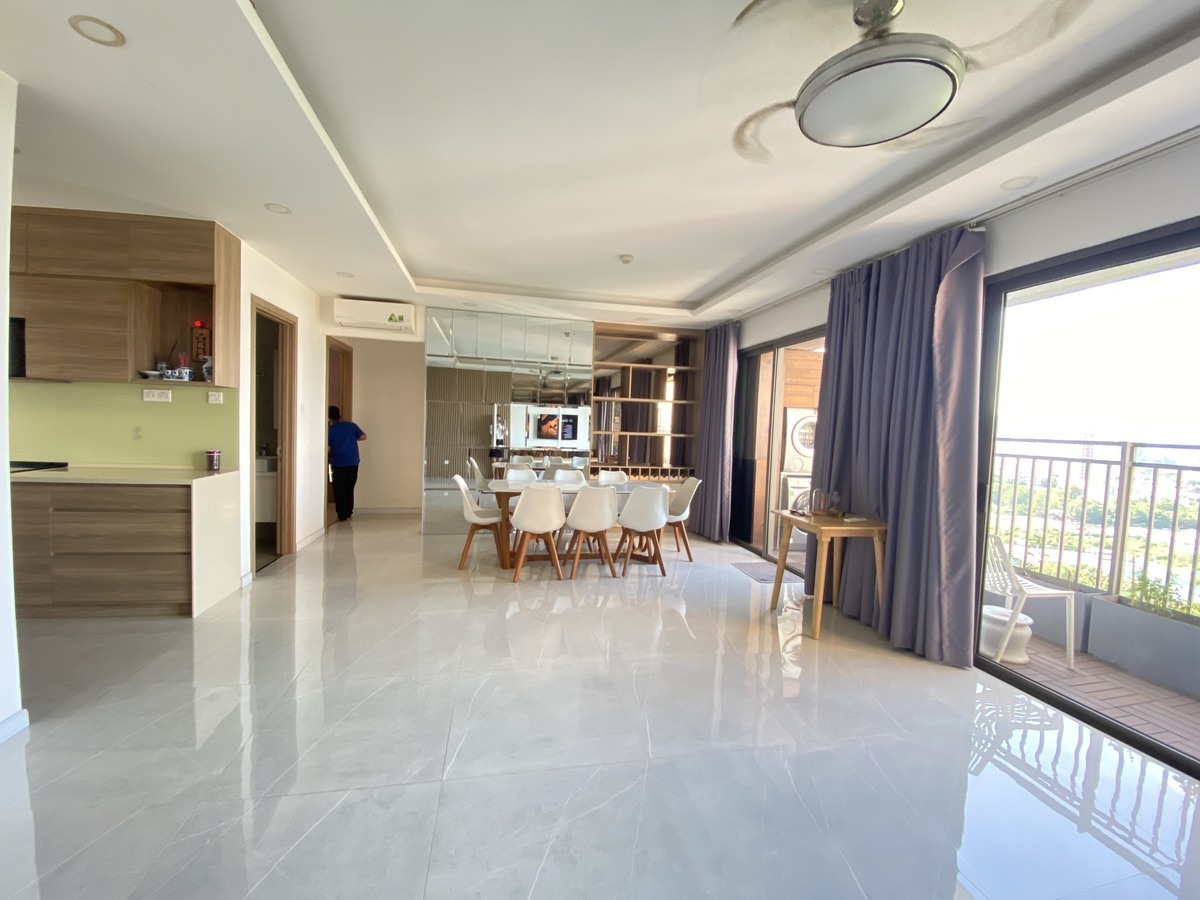 Bán căn hộ 2PN giá 6,5 tỷ tặng kèm nội thất The Sun Avenue