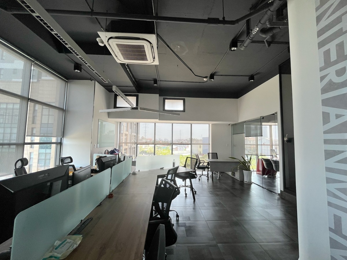 Cho thuê văn phòng rộng 90m2 giá 25 triệu có 2wc The Sun Avenue