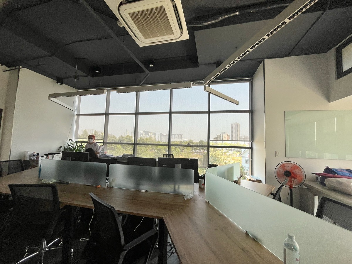 Cho thuê văn phòng rộng 90m2 giá 25 triệu có 2wc The Sun Avenue