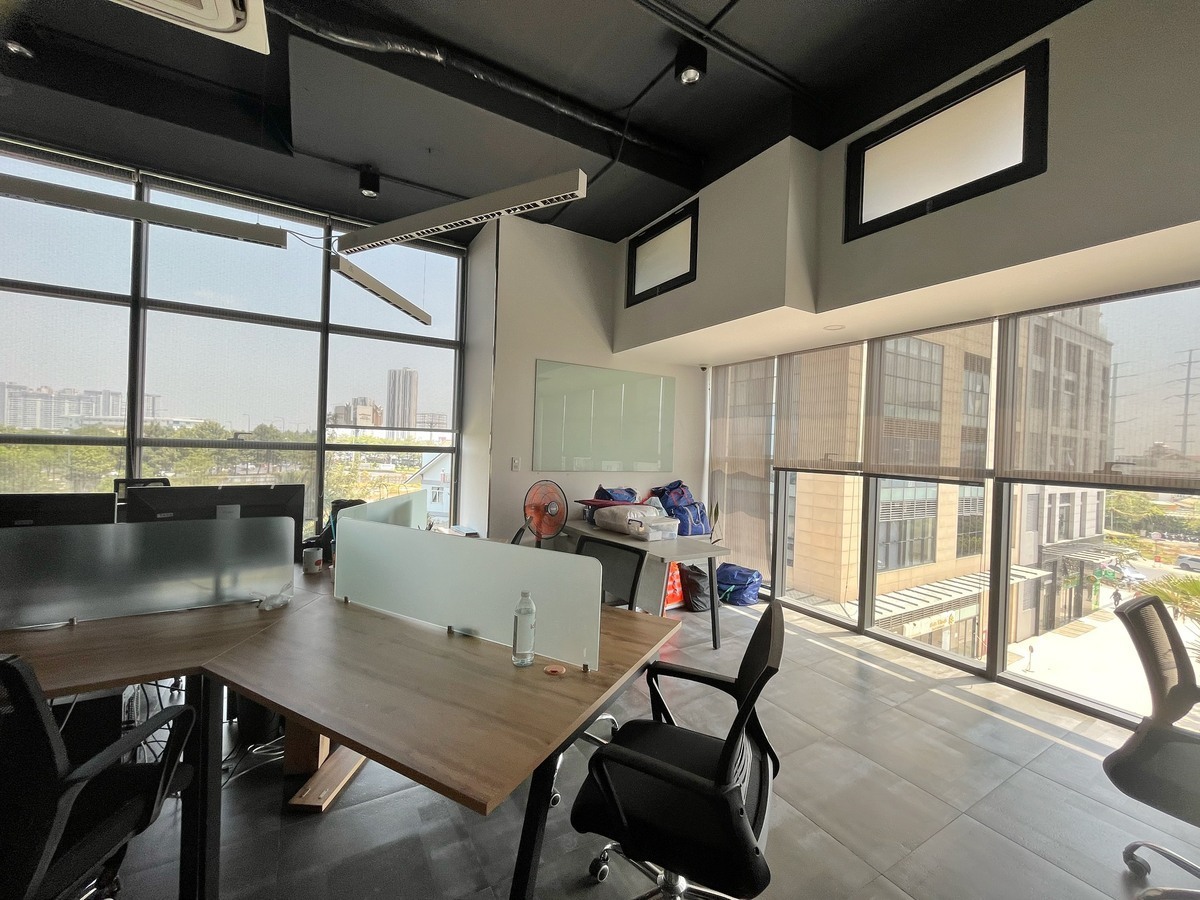 Cho thuê văn phòng rộng 90m2 giá 25 triệu có 2wc The Sun Avenue