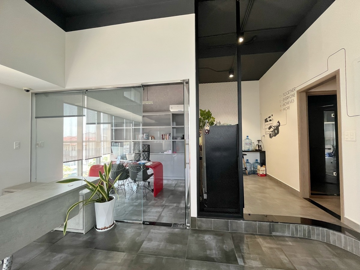 Cho thuê văn phòng rộng 90m2 giá 25 triệu có 2wc The Sun Avenue