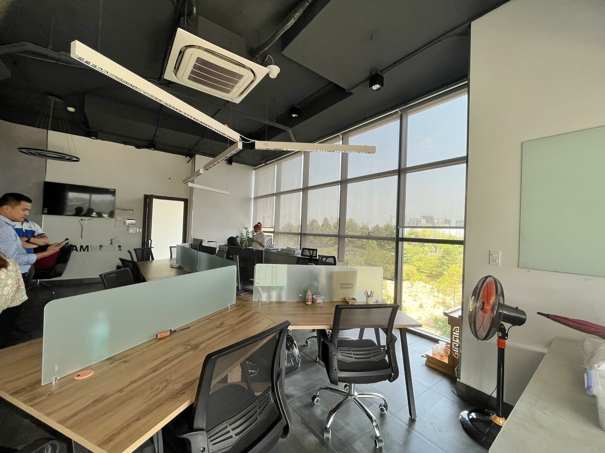 Cho thuê văn phòng rộng 90m2 giá 25 triệu có 2wc The Sun Avenue